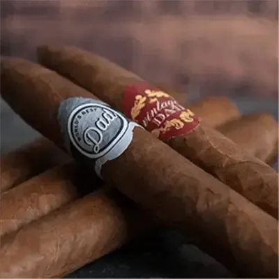Custom Father's Day cigar bands on cigars, personalized labels for dad's gift